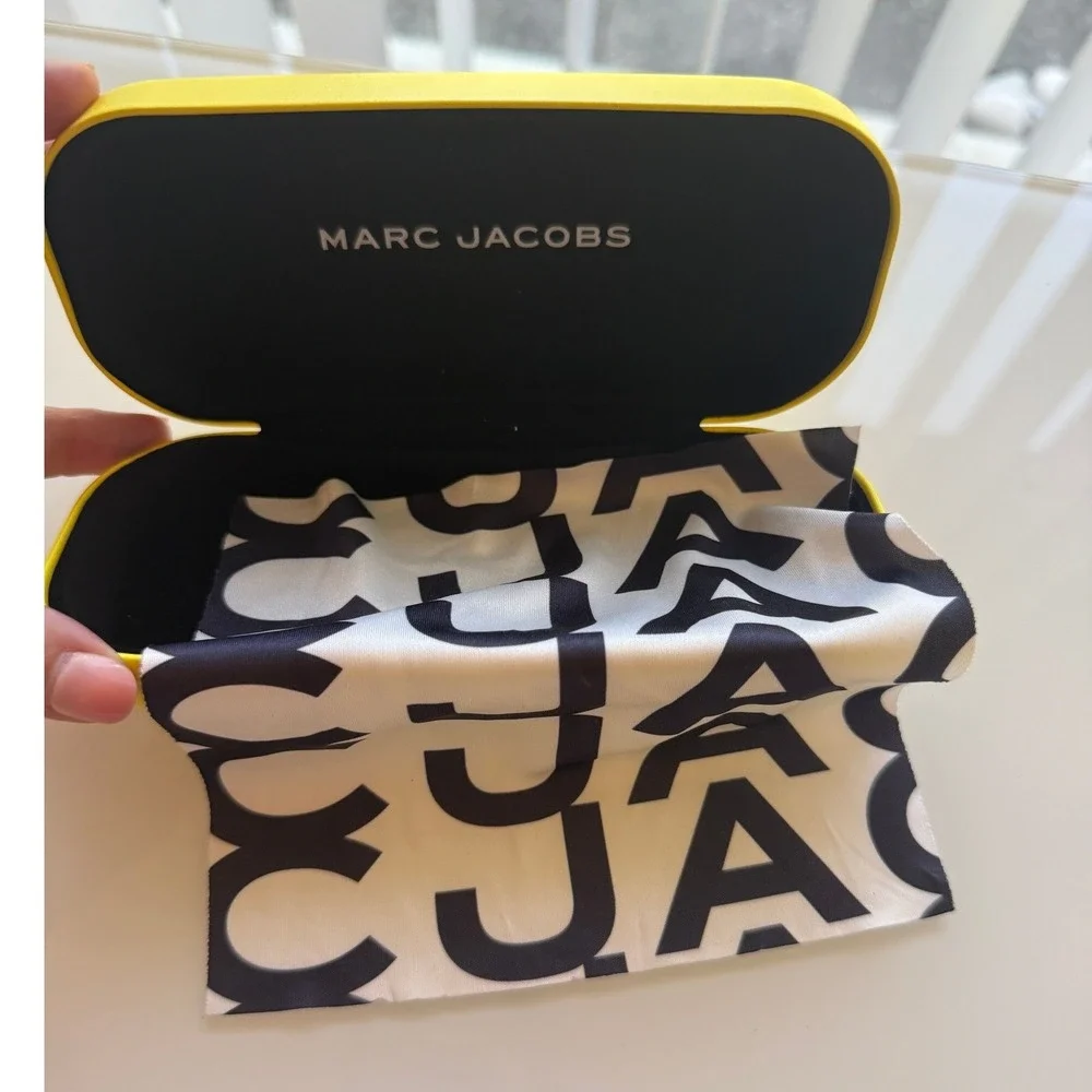 Marc Jacobs Sunglasses Case Women OS Yellow Hard Shell Clamshell With Cloth